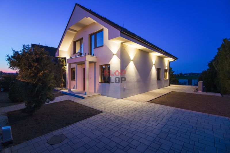 Prenajmite si MODERNÝ 5i RD v NADŠTANDARDE s KRBOM, JAZIERKOM