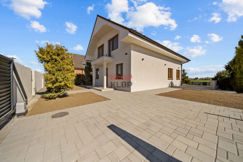 Prenajmite si MODERNÝ 5i RD v NADŠTANDARDE s KRBOM, JAZIERKOM
