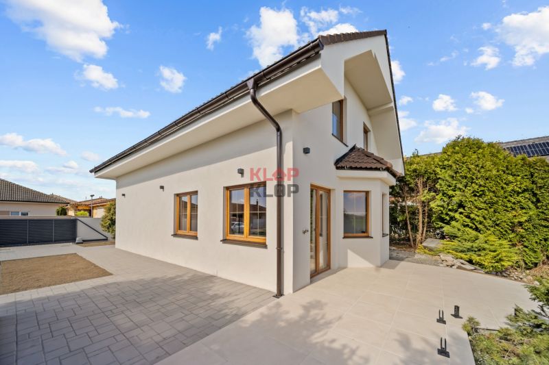 Prenajmite si MODERNÝ 5i RD v NADŠTANDARDE s KRBOM, JAZIERKOM