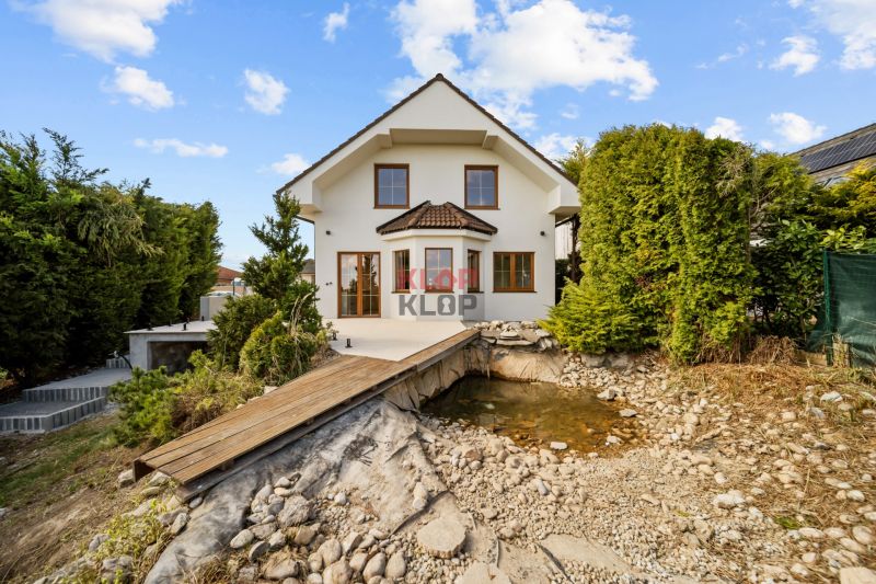 Prenajmite si MODERNÝ 5i RD v NADŠTANDARDE s KRBOM, JAZIERKOM