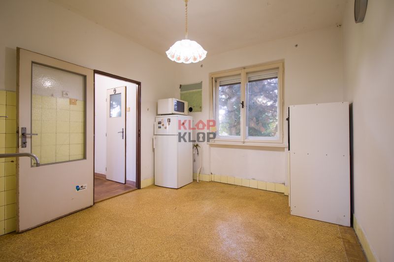 Kúpte si 2 RD na ROZSIAHLOM POZEMKU (4196 m²) s garážou a halouKúpte si 2 RD na ROZSIAHLOM POZEMKU (4196 m²) s garážou a halou