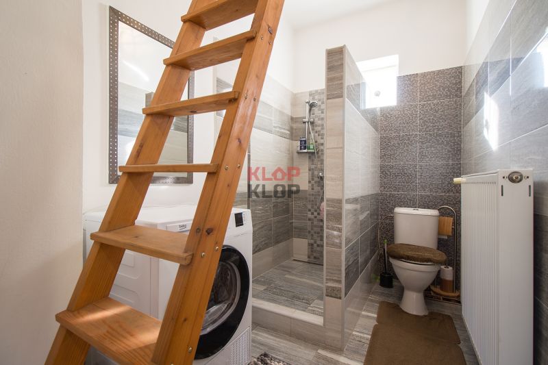 Kúpte si 2 RD na ROZSIAHLOM POZEMKU (4196 m²) s garážou a halou