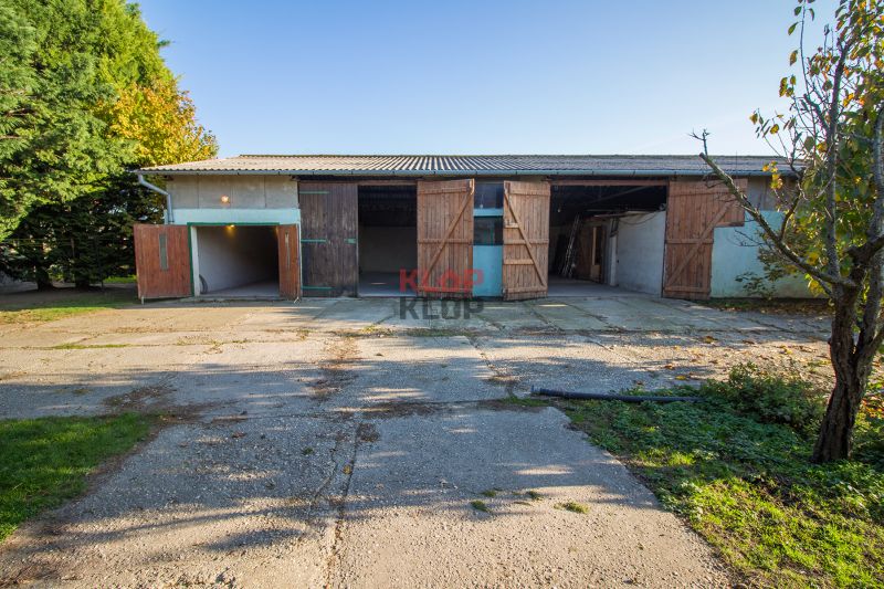 Kúpte si 2 RD na ROZSIAHLOM POZEMKU (4196 m²) s garážou a halouKúpte si 2 RD na ROZSIAHLOM POZEMKU (4196 m²) s garážou a halou