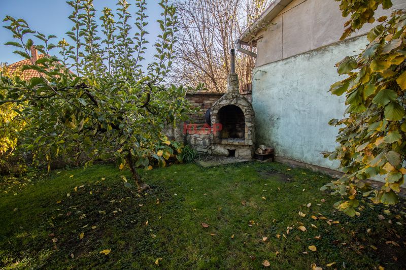 Kúpte si PÔVABNÝ 4i RD na SKVELOM POZEMKU s GARÁŽOU a HALAOU