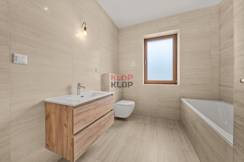 Kúpte si MODERNÝ, PRIESTRANNÝ 4-izbový RD v ŠTANDARDE s terasou