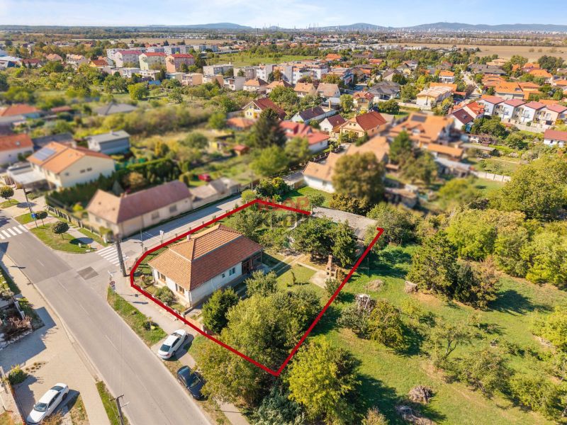 Kúpte si SKVELÝ 4i RD na VEĽKOM 1306 m² POZEMKU s MOŽNOSŤOU VÝSTAVBY