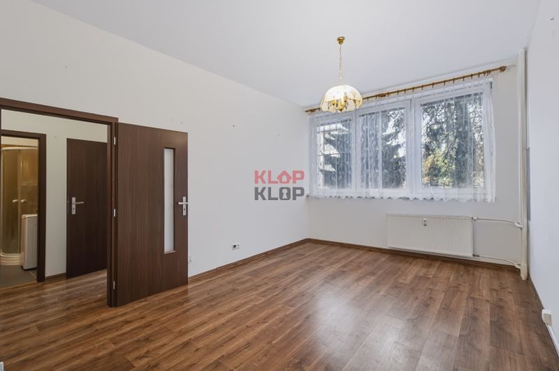 Pozrite si PRÍJEMNÝ 2i byt s PIVNICOU po ČIAST. REKON. v CENTRE Senice