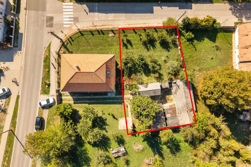 Kúpte si LUKRATÍVNY stavebný pozemok, 640 m², VŠETKY IS pri pozemku