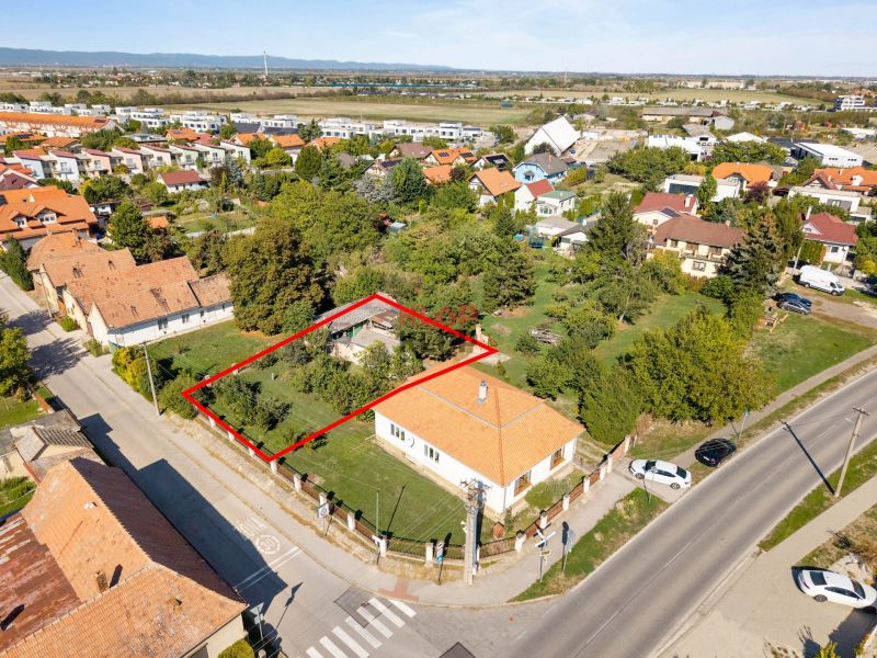 Kúpte si LUKRATÍVNY stavebný pozemok, 640 m², VŠETKY IS pri pozemku