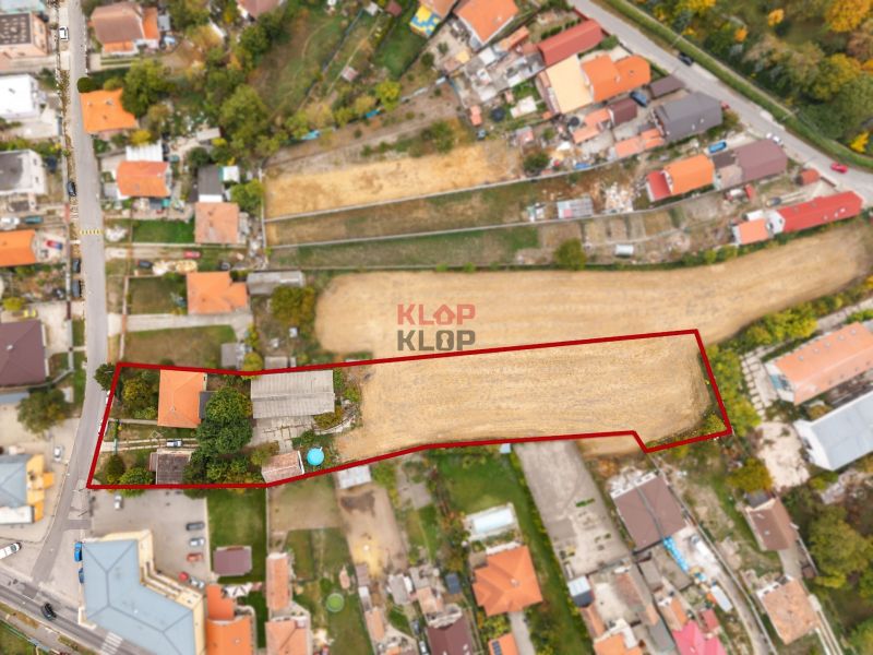 Kúpte si 2 RD (4i + 2i) na ÚCHVATNOM POZ. 4196 m², s BOHATÝM ZÁZEMÍM 