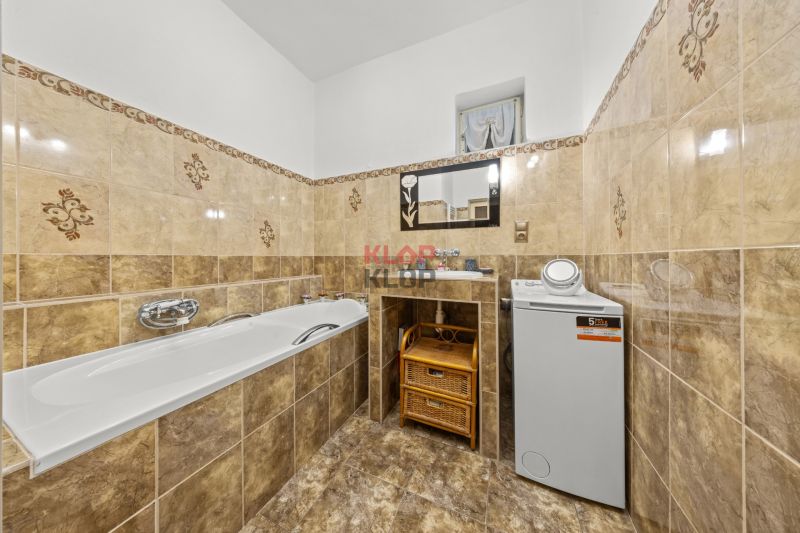 Kúpte si 2 RD (4i + 2i) na ÚCHVATNOM POZ. 4196 m², s BOHATÝM ZÁZEMÍM 
