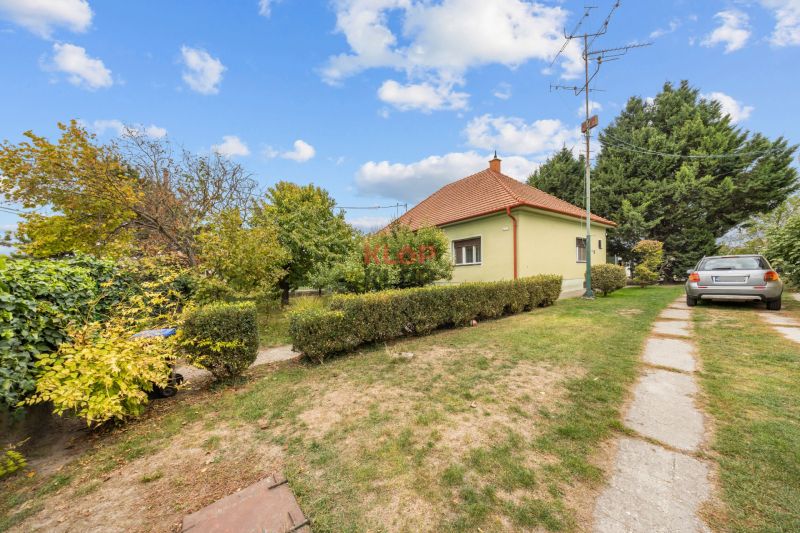 Kúpte si 2 RD (4i + 2i) na ÚCHVATNOM POZ. 4196 m², s BOHATÝM ZÁZEMÍM 