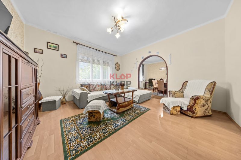 Kúpte si 2 RD (4i + 2i) na ÚCHVATNOM POZ. 4196 m², s BOHATÝM ZÁZEMÍM Kúpte si 2 RD (4i + 2i) na ÚCHVATNOM POZ. 4196 m², s BOHATÝM ZÁZEMÍM 