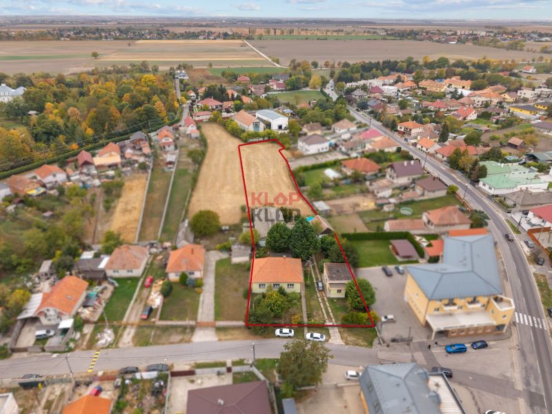 Kúpte si 2 RD (4i + 2i) na ÚCHVATNOM POZ. 4196 m², s BOHATÝM ZÁZEMÍM 