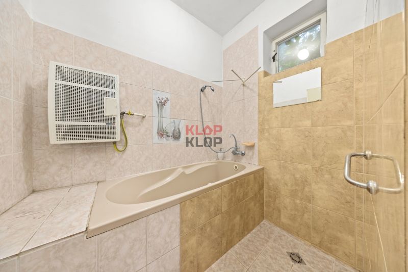 Kúpte si 2 RD (4i + 2i) na ÚCHVATNOM POZ. 4196 m², s BOHATÝM ZÁZEMÍM 