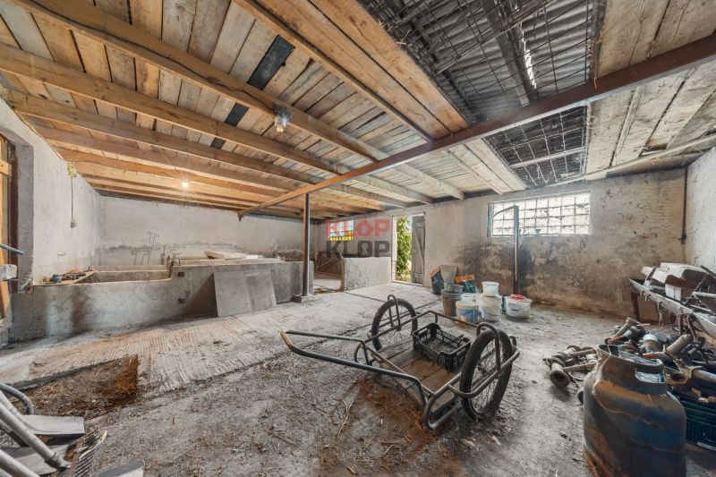 Kúpte si 2 RD (4i + 2i) na ÚCHVATNOM POZ. 4196 m², s BOHATÝM ZÁZEMÍM 
