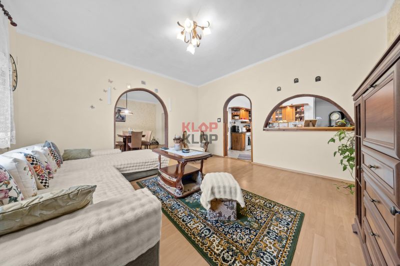 Kúpte si 2 RD (4i + 2i) na ÚCHVATNOM POZ. 4196 m², s BOHATÝM ZÁZEMÍM 
