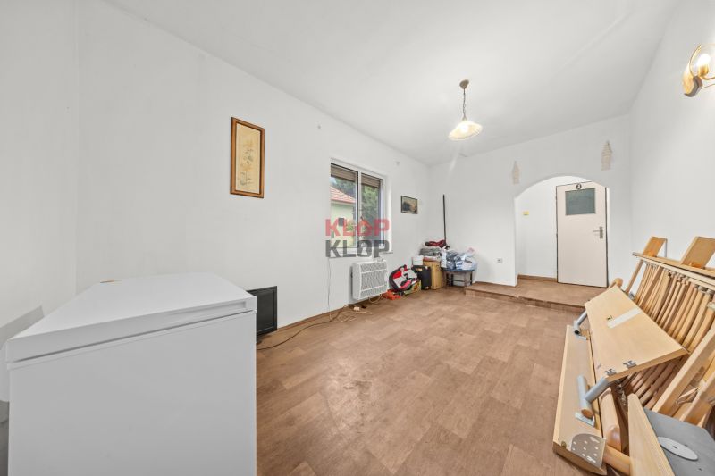Kúpte si 2 RD (4i + 2i) na ÚCHVATNOM POZ. 4196 m², s BOHATÝM ZÁZEMÍM 