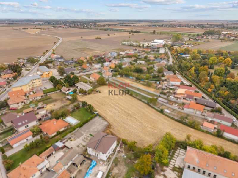 Kúpte si 2 RD (4i + 2i) na ÚCHVATNOM POZ. 4196 m², s BOHATÝM ZÁZEMÍM 